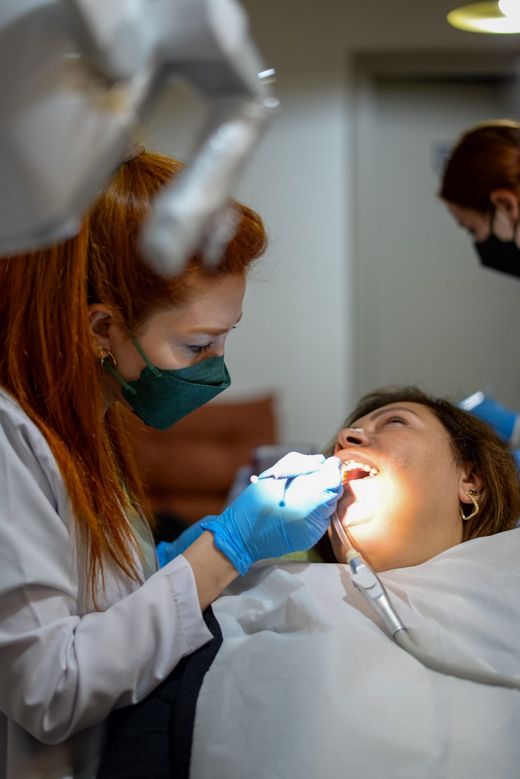 Atendimento odontológico de rotina em consultório